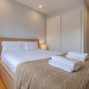 Graceful 2bdr Duplex By Lovelystay Lisboa